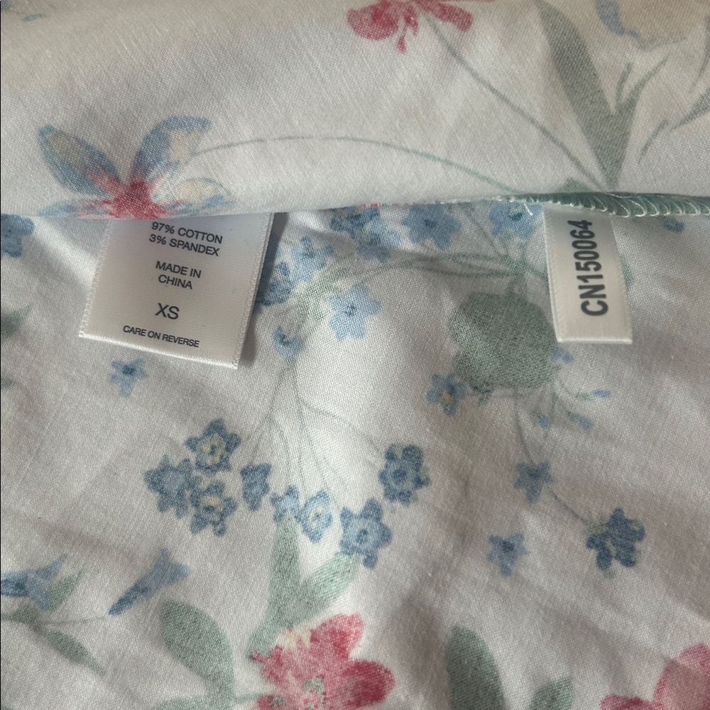 New York and Company Floral Top Size XS - Picture 7 of 9